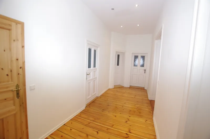Stilvoller Altbau in Bestlage – 204 m² mit großer Wohnküche, und Loggia — photo 1